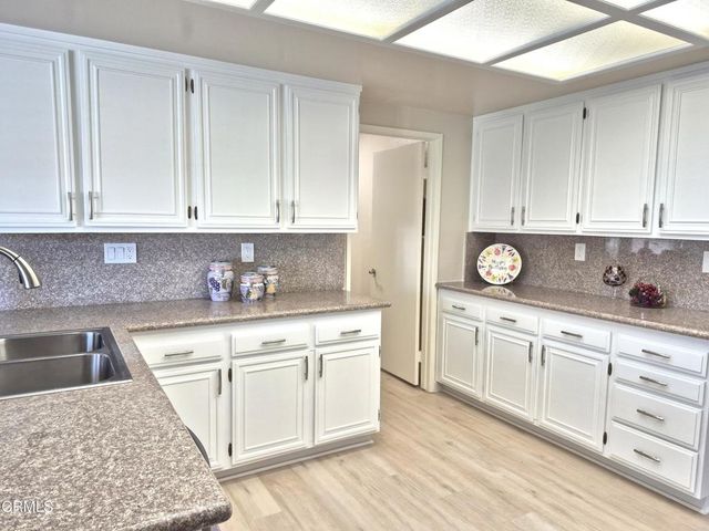 42028 Village 42, Camarillo, CA 93012
