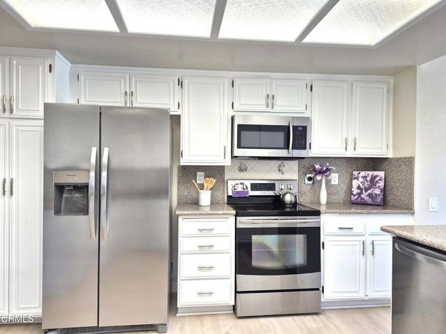 42028 Village 42, Camarillo, CA 93012