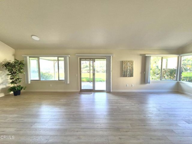 42028 Village 42, Camarillo, CA 93012