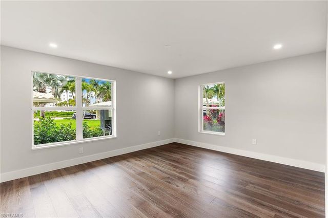 2850 Gulf Shore BLVD N 106, Naples, FL 34103