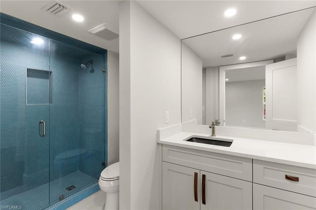 2850 Gulf Shore BLVD N 106, Naples, FL 34103