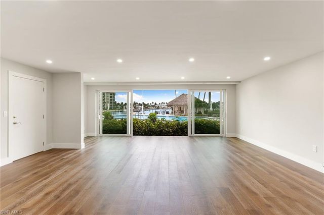 2850 Gulf Shore BLVD N 106, Naples, FL 34103