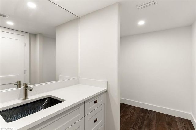 2850 Gulf Shore BLVD N 106, Naples, FL 34103