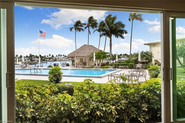 2850 Gulf Shore BLVD N 106, Naples, FL 34103