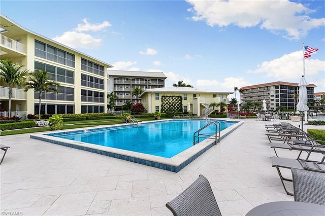 2850 Gulf Shore BLVD N 106, Naples, FL 34103