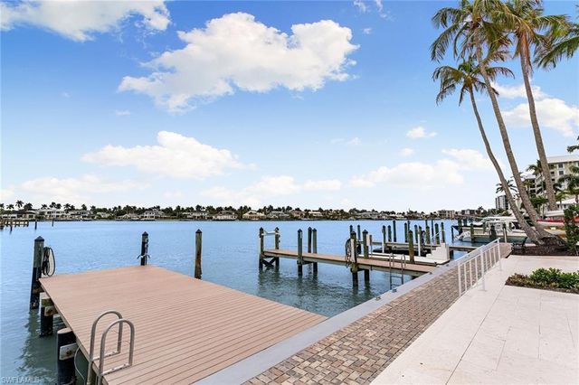 2850 Gulf Shore BLVD N 106, Naples, FL 34103