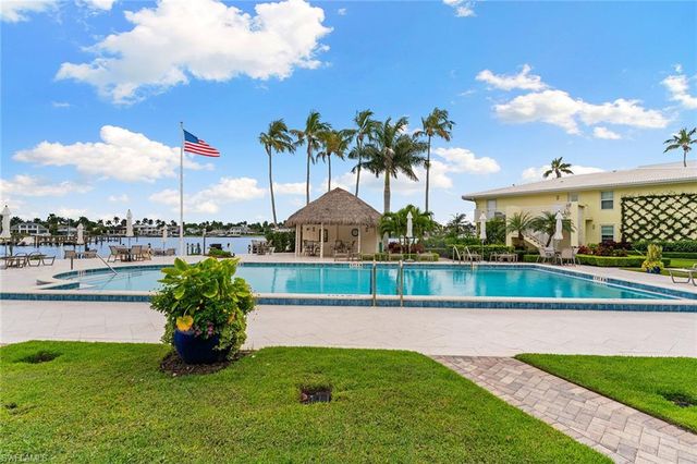 2850 Gulf Shore BLVD N 106, Naples, FL 34103