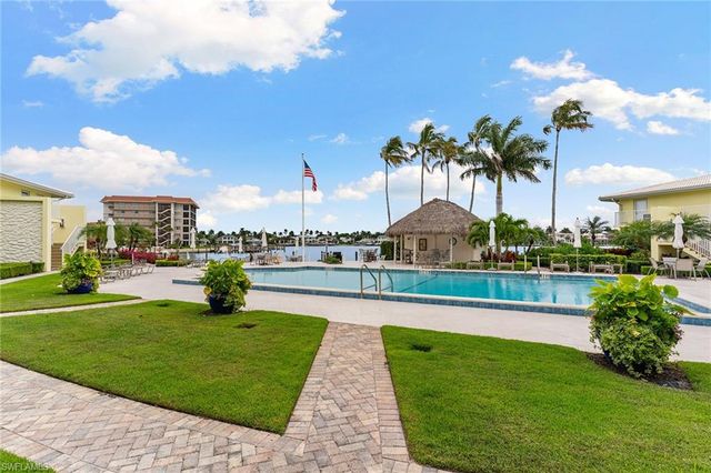 2850 Gulf Shore BLVD N 106, Naples, FL 34103