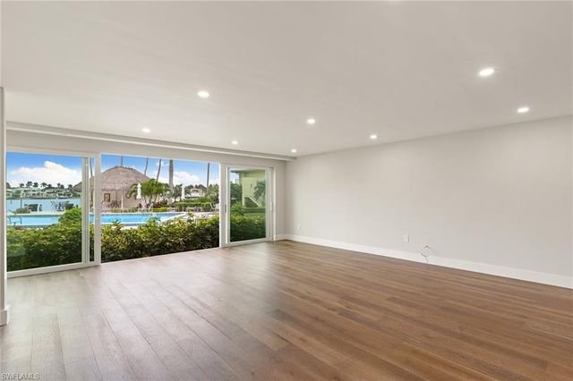 2850 Gulf Shore BLVD N 106, Naples, FL 34103