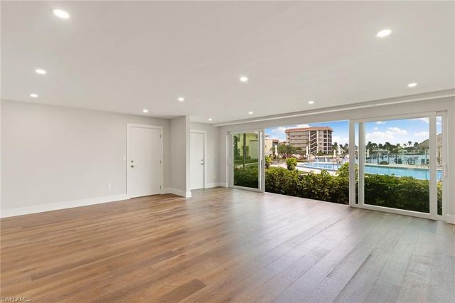 2850 Gulf Shore BLVD N 106, Naples, FL 34103