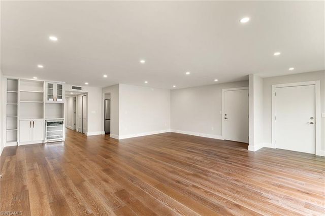 2850 Gulf Shore BLVD N 106, Naples, FL 34103