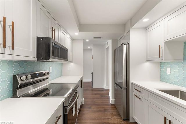 2850 Gulf Shore BLVD N 106, Naples, FL 34103