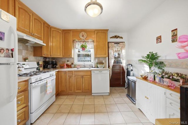 72 Murray Avenue, Yonkers, NY 10704