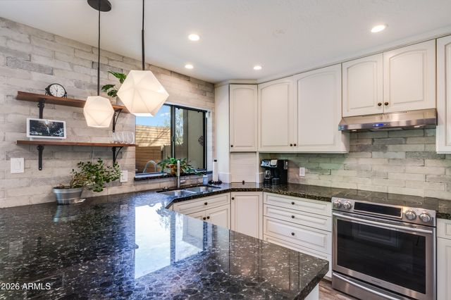 7232 N 14TH Street, Phoenix, AZ 85020