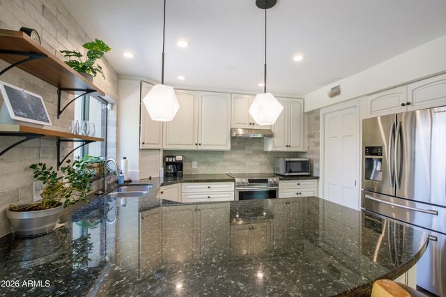 7232 N 14TH Street, Phoenix, AZ 85020