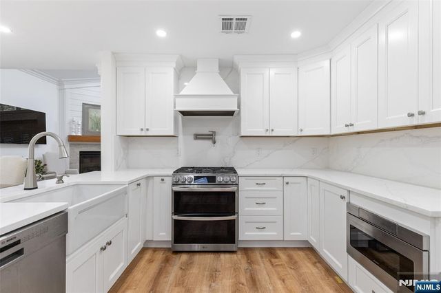 1 Bentley Drive 3, Franklin Lakes, NJ 07417