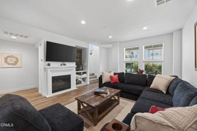 209 Via Antonio, Thousand Oaks, CA 91320