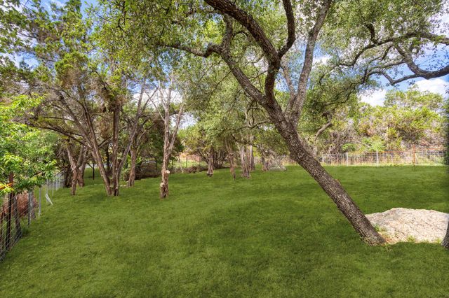 17207 Oak Cliff CIR, Dripping Springs, TX 78620
