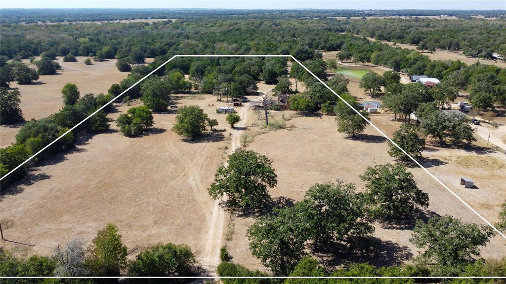 2502 Pettit LN, Schulenburg, TX 78956