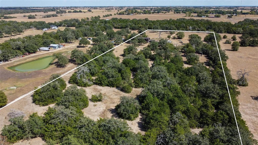 2502 Pettit LN, Schulenburg, TX 78956