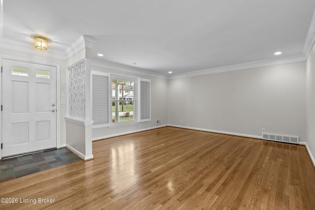 318 Castleview Dr, Louisville, KY 40207