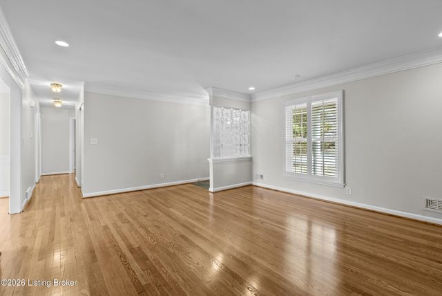 318 Castleview Dr, Louisville, KY 40207