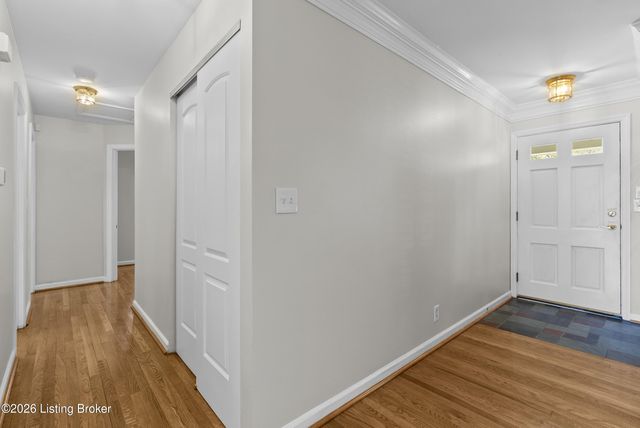 318 Castleview Dr, Louisville, KY 40207