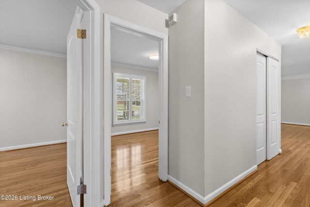 318 Castleview Dr, Louisville, KY 40207