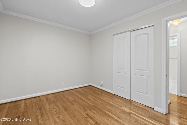 318 Castleview Dr, Louisville, KY 40207