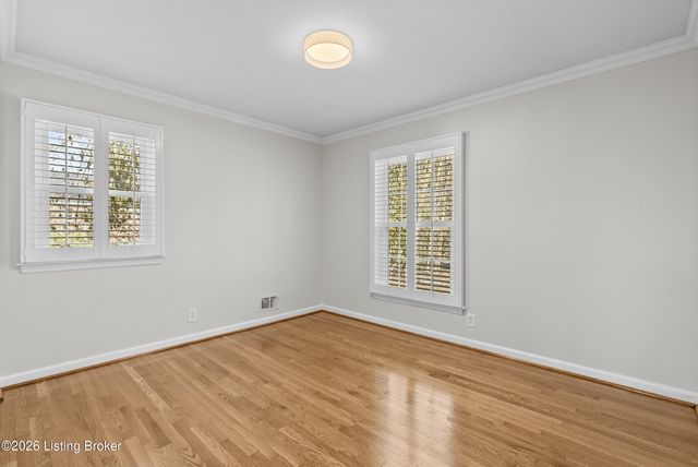 318 Castleview Dr, Louisville, KY 40207