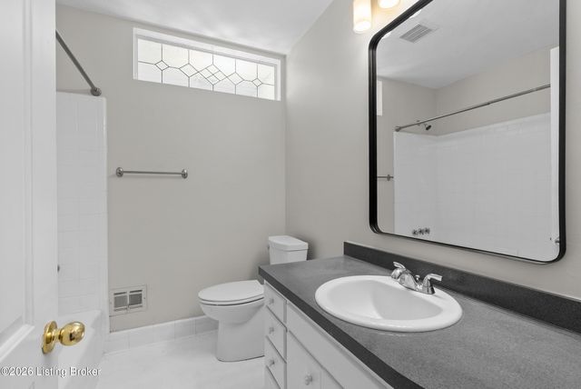 318 Castleview Dr, Louisville, KY 40207