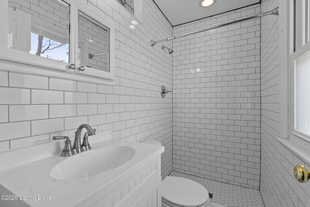 318 Castleview Dr, Louisville, KY 40207