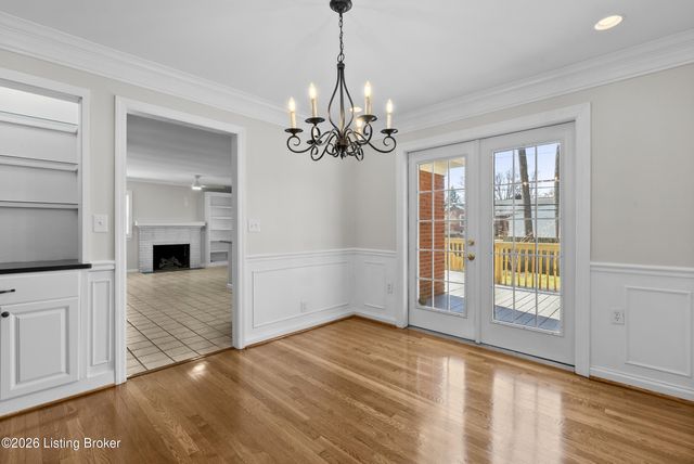 318 Castleview Dr, Louisville, KY 40207