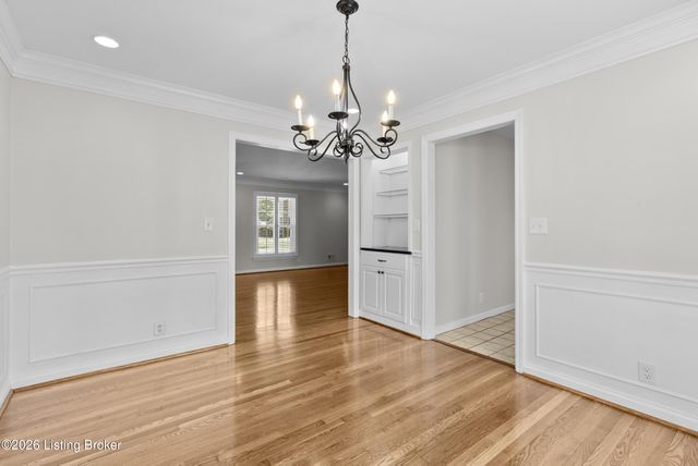 318 Castleview Dr, Louisville, KY 40207