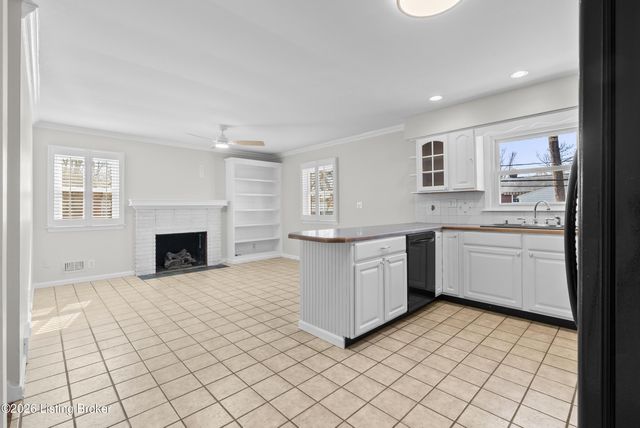 318 Castleview Dr, Louisville, KY 40207