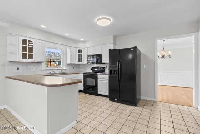 318 Castleview Dr, Louisville, KY 40207