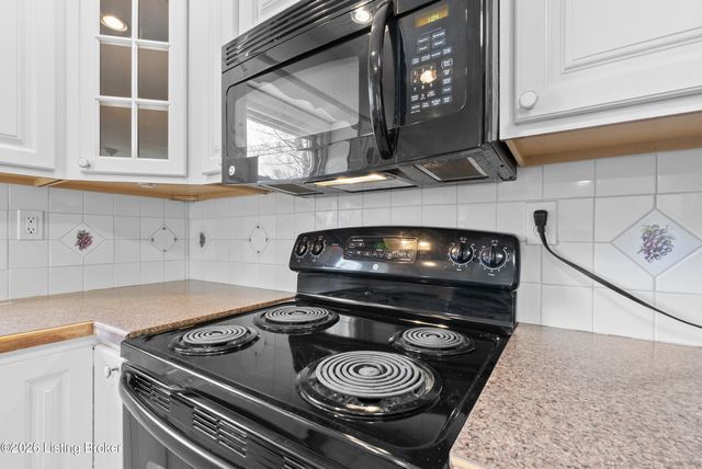 318 Castleview Dr, Louisville, KY 40207