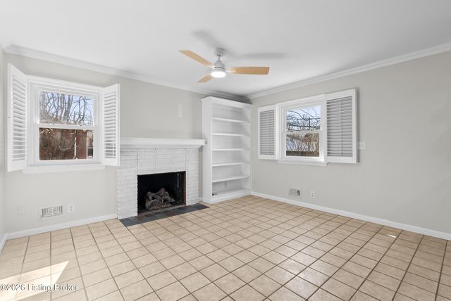 318 Castleview Dr, Louisville, KY 40207