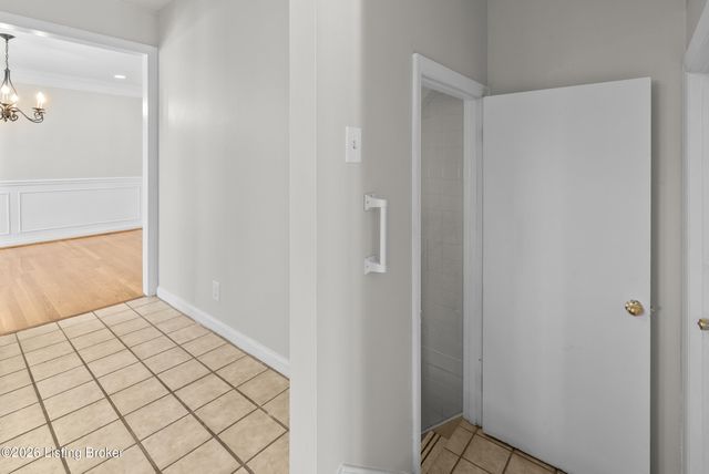 318 Castleview Dr, Louisville, KY 40207