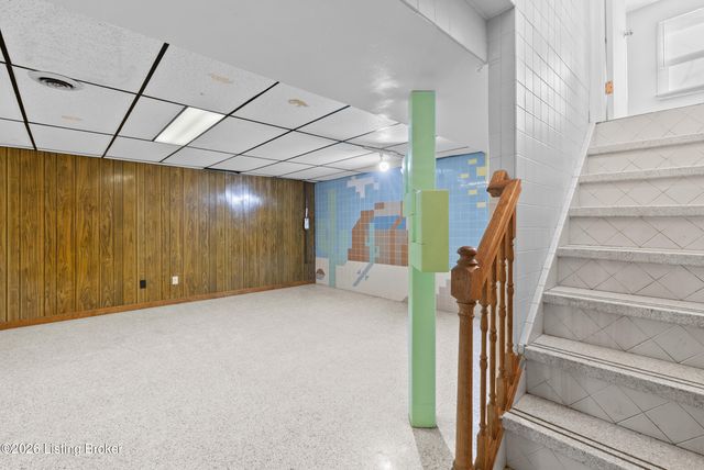 318 Castleview Dr, Louisville, KY 40207