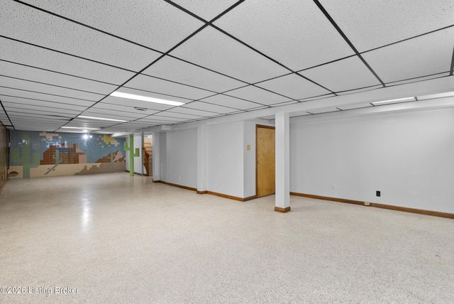 318 Castleview Dr, Louisville, KY 40207