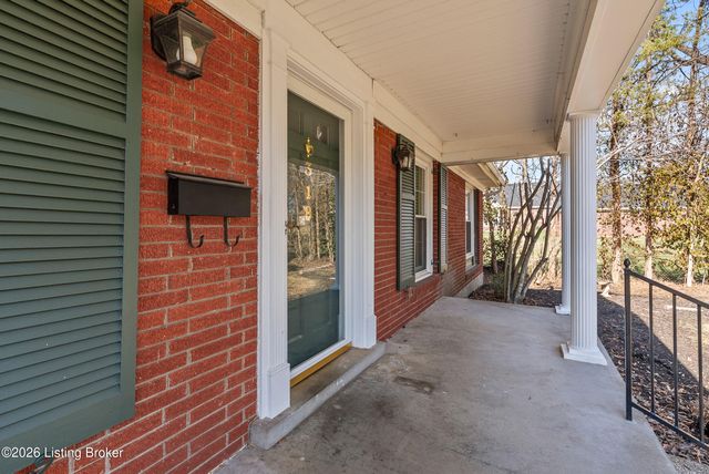 318 Castleview Dr, Louisville, KY 40207