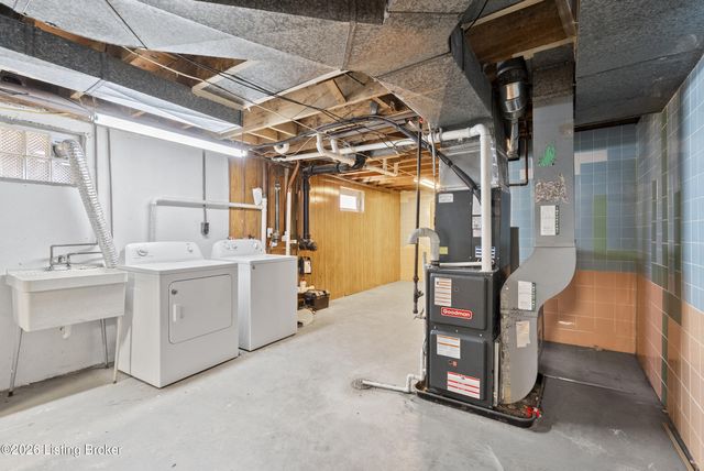 318 Castleview Dr, Louisville, KY 40207