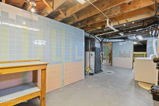 318 Castleview Dr, Louisville, KY 40207