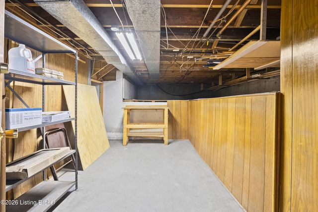 318 Castleview Dr, Louisville, KY 40207