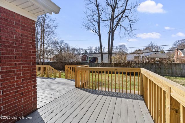 318 Castleview Dr, Louisville, KY 40207