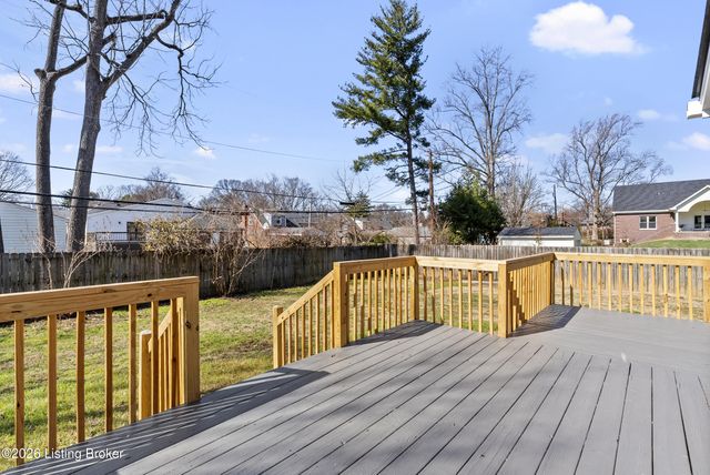 318 Castleview Dr, Louisville, KY 40207