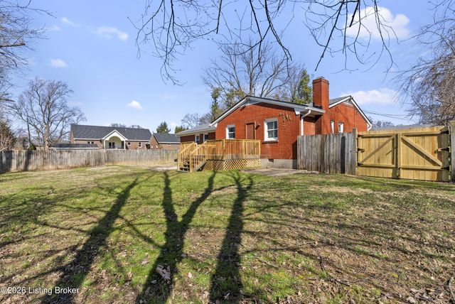 318 Castleview Dr, Louisville, KY 40207