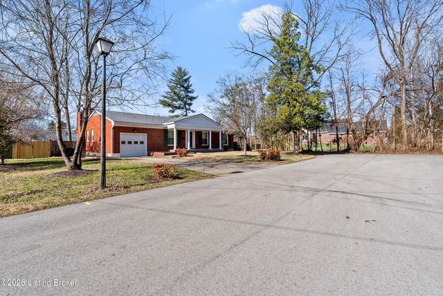 318 Castleview Dr, Louisville, KY 40207