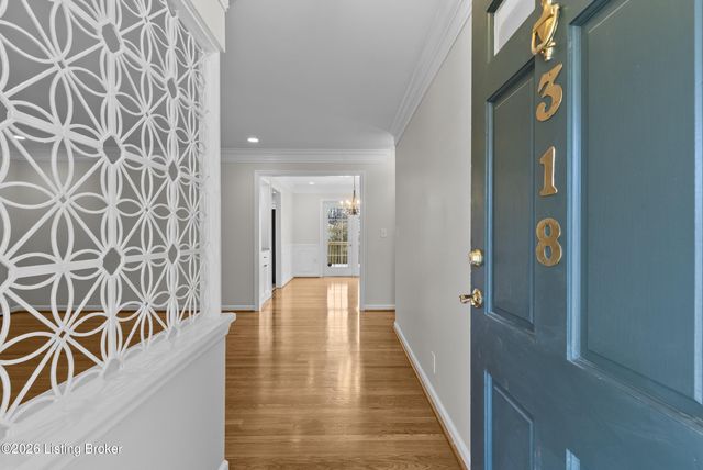 318 Castleview Dr, Louisville, KY 40207